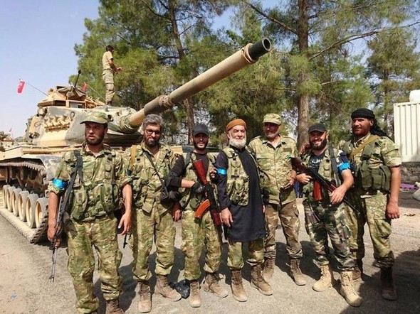 Türk tanklarını Suriye'de onlar karşıladı