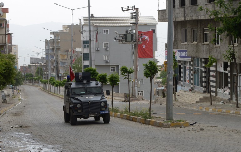 Şırnak'ta halktan askere bayraklı destek