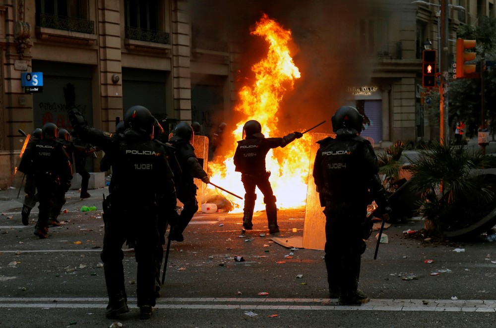 İspanya'da protestolar nedeniyle hayat durdu