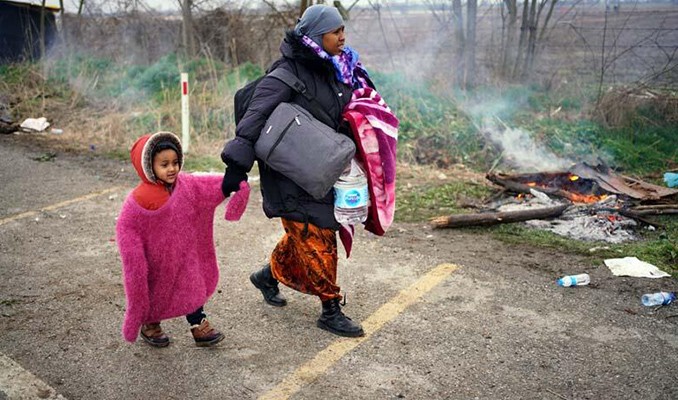Yunanistan'dan mültecilere sert müdahale 