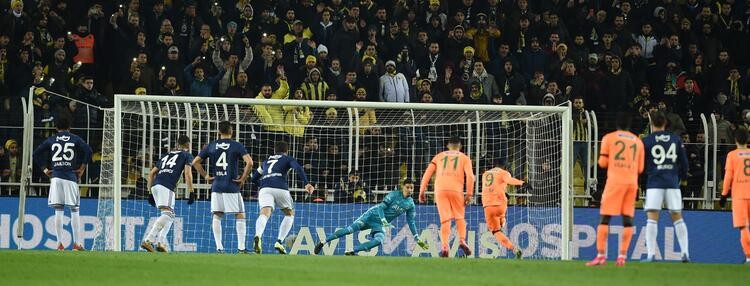 Kadıköy'de penaltı krizi: Kurtardı ama...